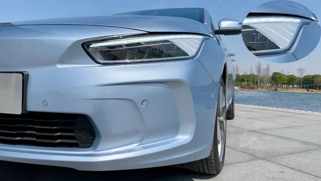 车漆一共有 0℃ 白,11℃ 银,18℃ 金,26℃ 蓝和 100℃ 红五种颜色