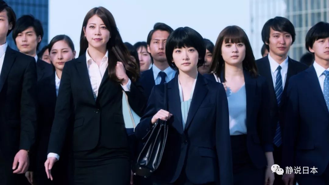 日本 新社会人 为何都要穿深蓝色西装 手机新浪网