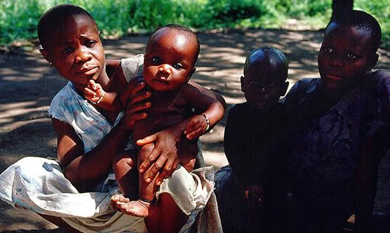 直击非洲矮人部落原始丛林生活,8岁即可结婚,难以接受