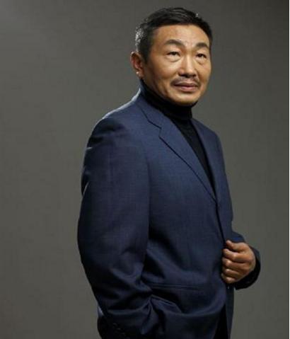 他是国家一级演员,跟妻子结婚36年零绯闻,女儿长得像妈妈