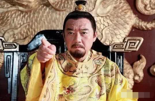 这朱允炆的父亲,是朱元璋的嫡子,朱元璋对他一直很是器重.