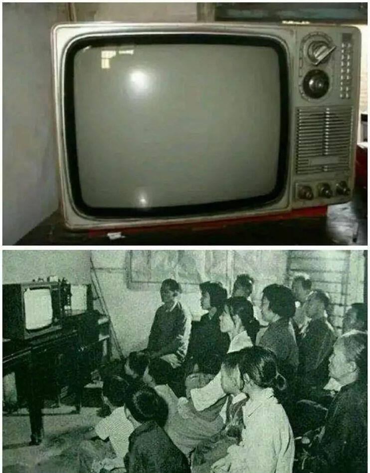 80年代,春晚是一年中最重要的大事之一,而一般村子里只有一台电视机