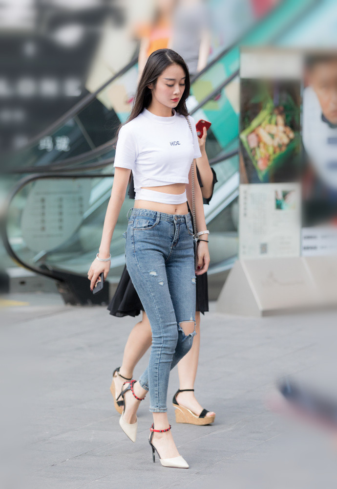 质感女装"岳阳市哪里有站小巷的50"街拍图文-大全