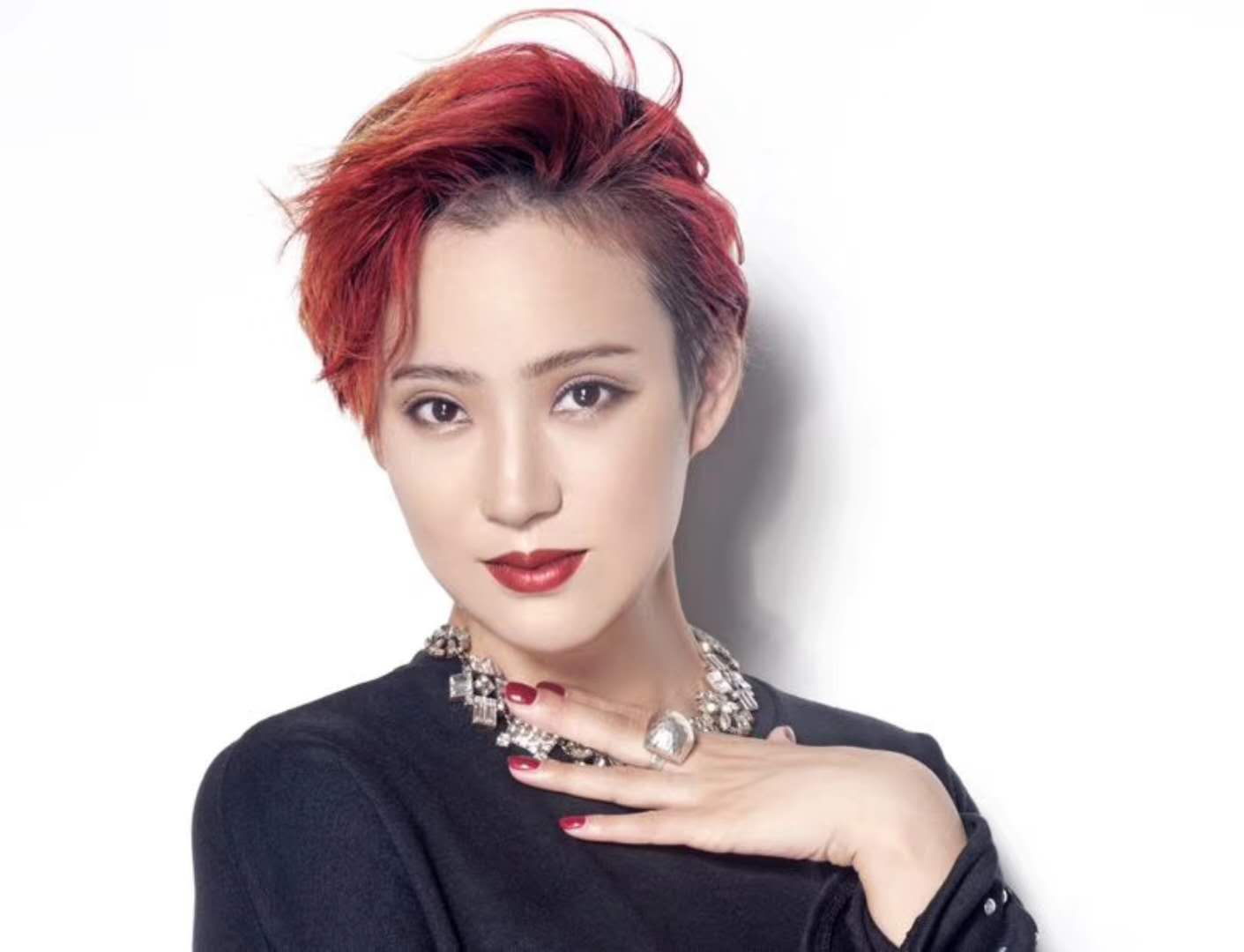 新生代歌手苏小花别扯没用的受女性点赞爱就要干脆