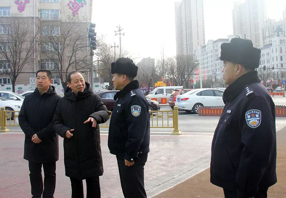 张家口怀来县县委常委,政府常务副县长春节前亲切慰问执勤交警!