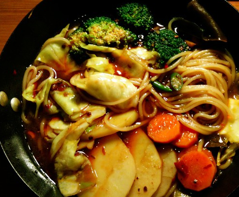 想吃麻辣烫再也不用排队买了,家里做分分钟搞定,省钱又健康!