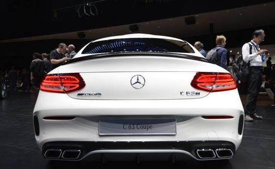 看到法拉利可以不怕,但看到车尾带着4个字母的车得远离!惹不起