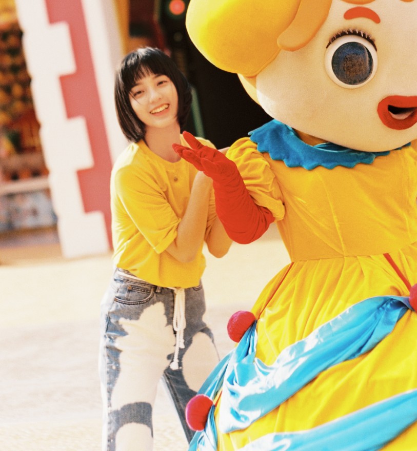 《枉少年》的杨夕,穿"白斑裤"少女感爆表,沈月时尚女神不保?