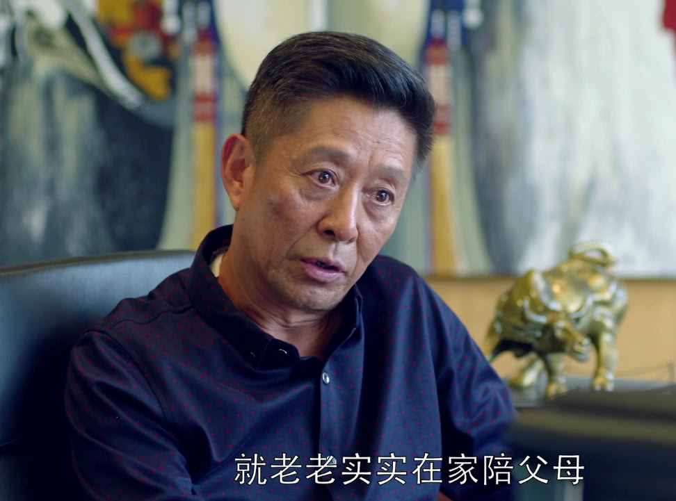 曲筱绡为什么要争财产?看他爸桌子上的照片就懂了,网友:渣男!