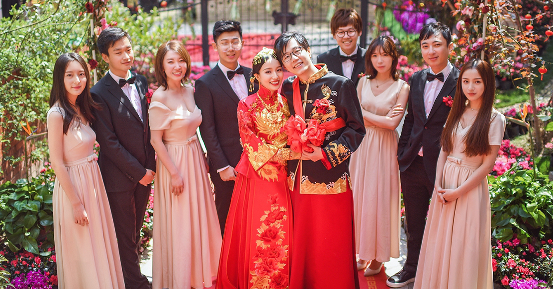 伍声婚礼细节曝光王思聪当伴郎不小心抢了风头伴娘都跟他合影