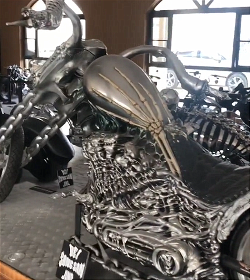 这样一辆价值18万哈雷v22r爆改,和"恶灵骑士"同款,改后颜值堪比超跑!