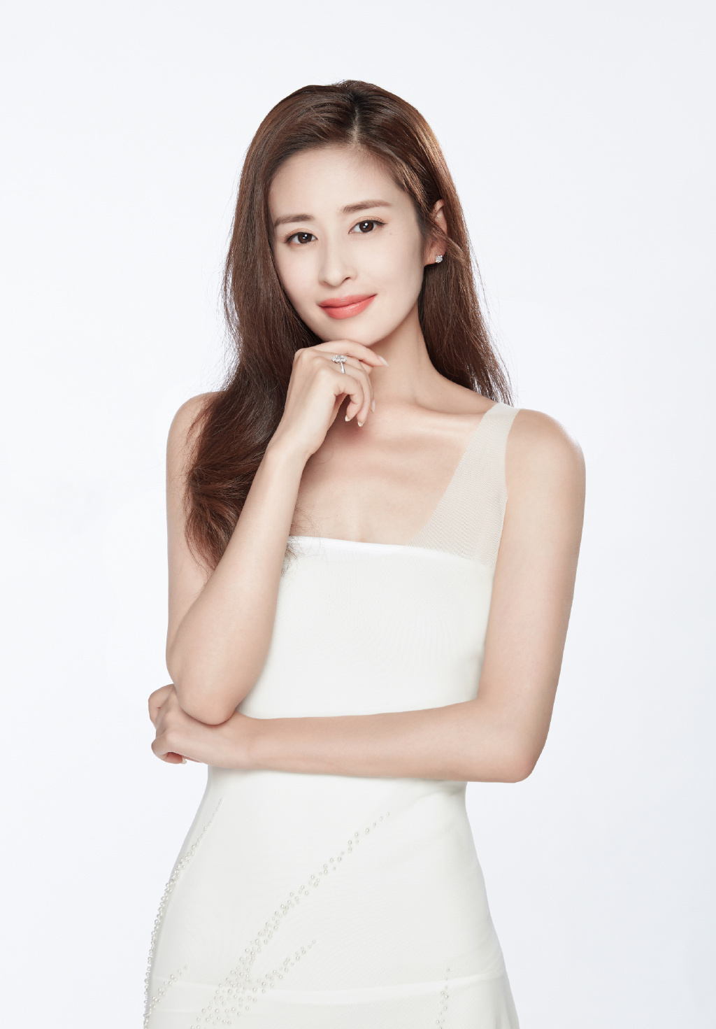 颖儿终于换对发型只是烫款波浪卷发加个发色就意外高级又气质