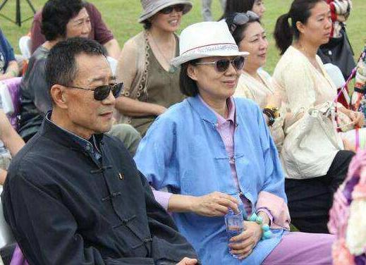 64岁李雪健全家照妻子于海丹贤惠漂亮儿子继承高颜值有前途