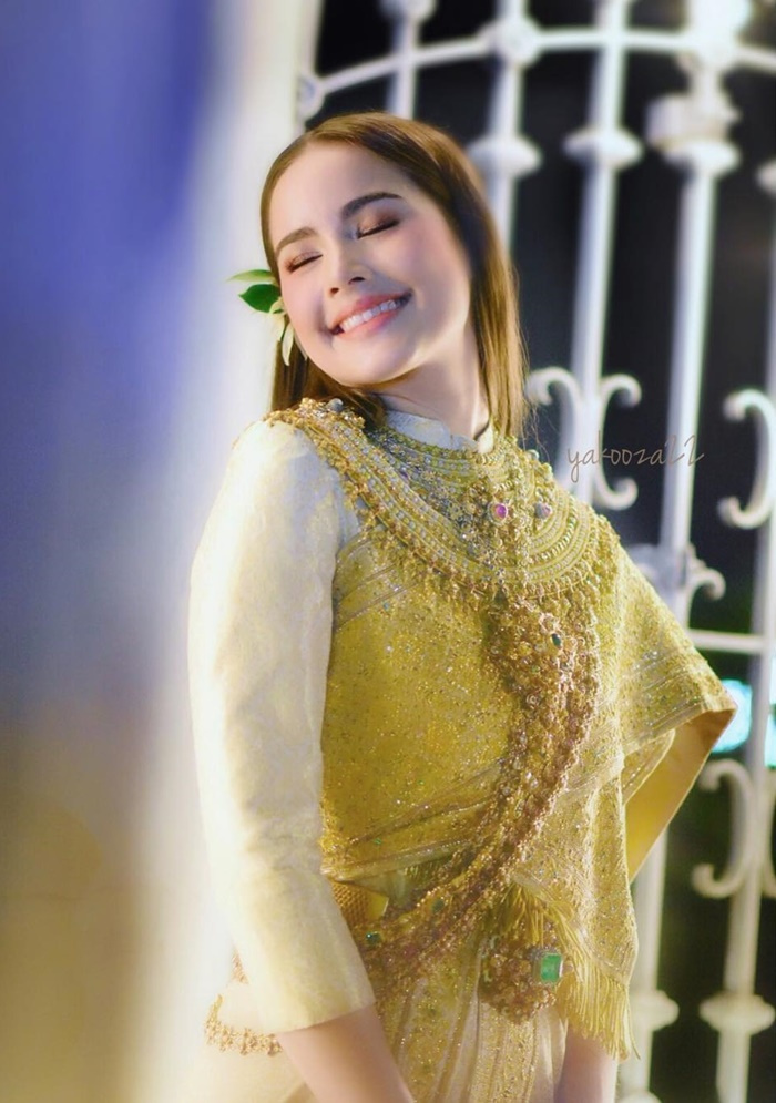 泰星yaya皇室礼服美得耀眼porsche保时捷又有新恋情