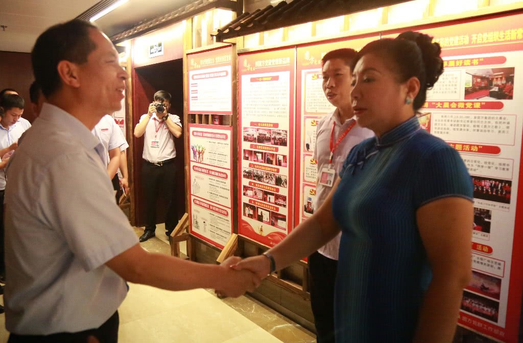 河南中沃消防科技股份有限公司升国旗唱国歌上党课庆祝"八一"建军节