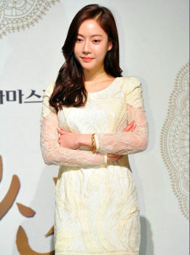 而剧中的女二号应该是张雅英饰演的张鹿美,虽然和张依京是名义上的