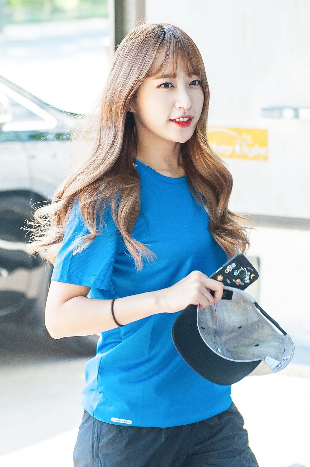 留学中国活泼会打扮的洋娃娃安喜延这次黑礼服秀出了好皮肤