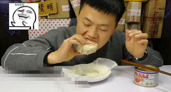 吃货明直播吃帝王蟹罐头,闻到"死亡味道",却表示很不错?