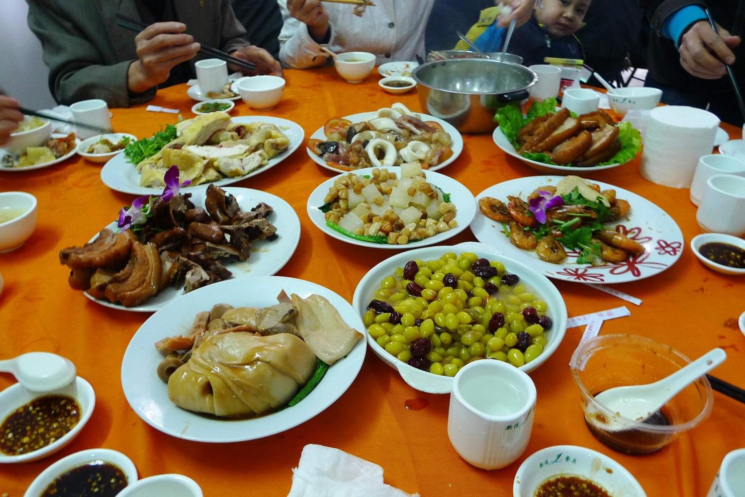 结婚一般办多少桌酒席 农村摆酒席一般要准备多少桌