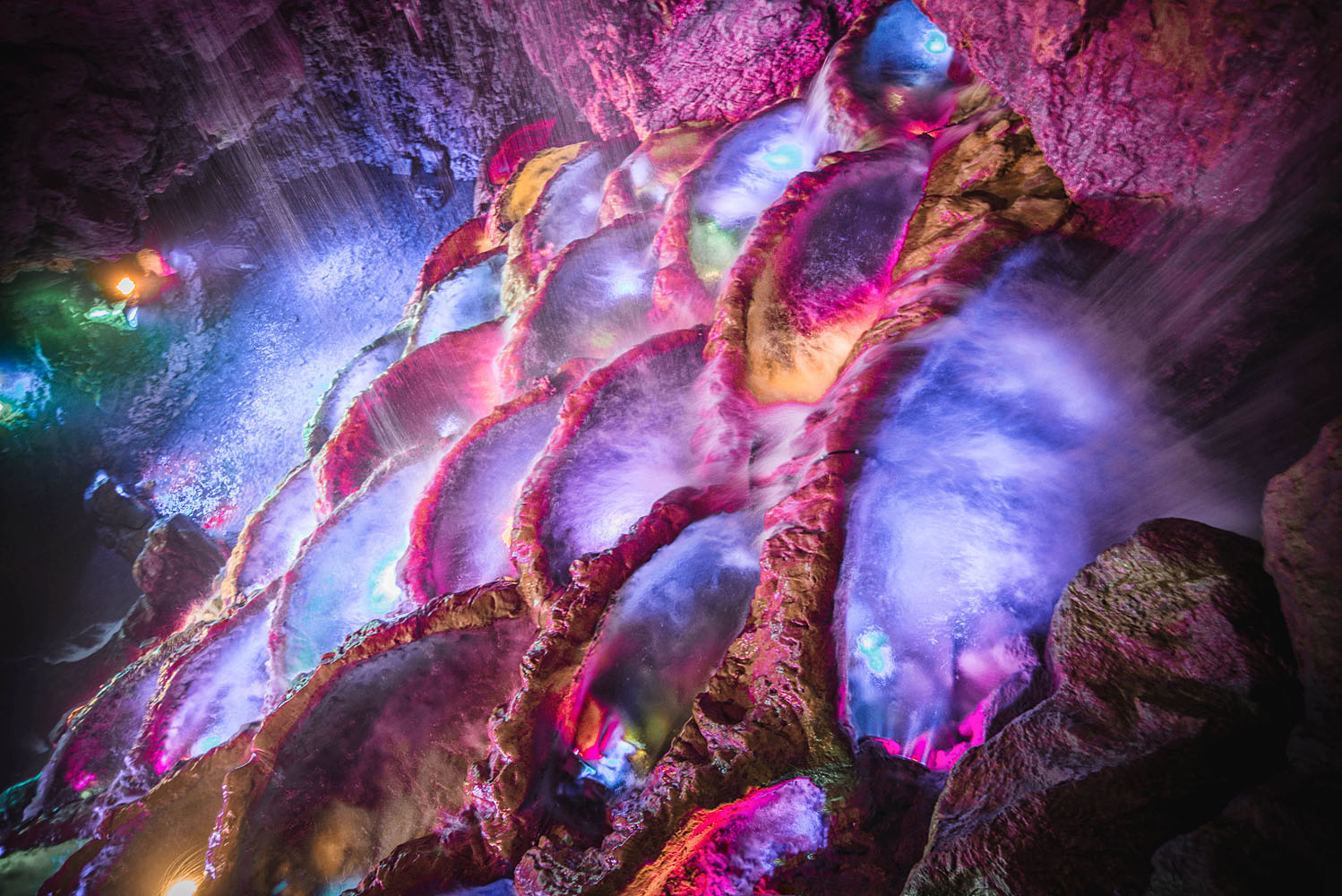 夏日水冰宫神奇米易颛顼龙洞夏天这样玩