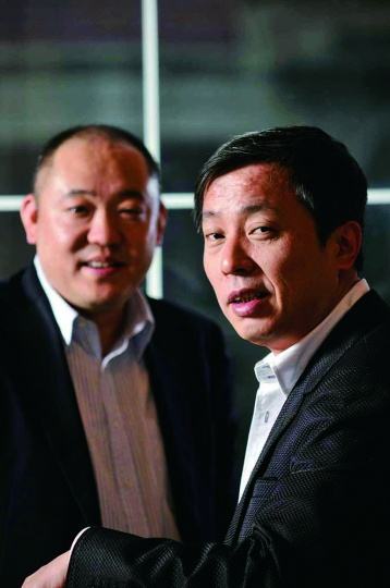 后来他创办新理益投资公司,就开始专注做股票,国债期货交易,收购法人