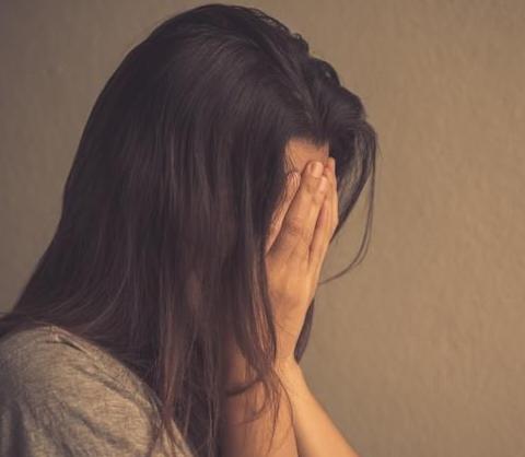 我怀孕三个月,老公因为打架将被收监,我发现他