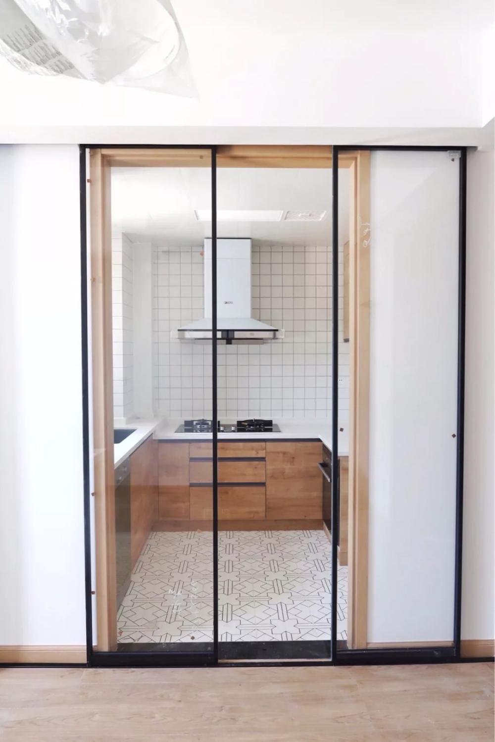 厨房装玻璃推拉门, 简洁明亮谁看了都喜欢!