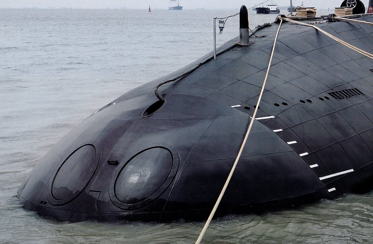 身上铺满一块块"瓦片":我海军新039潜艇超高清细节猛照