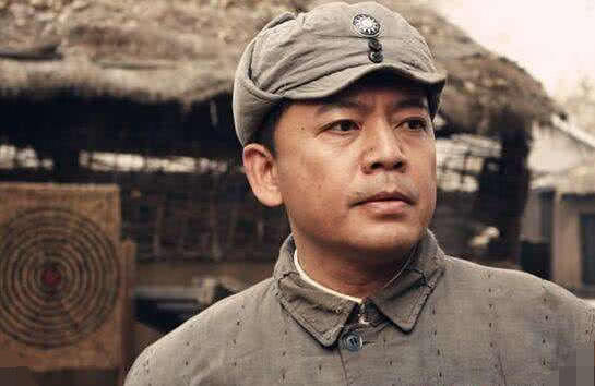 亮剑:丁伟毕竟是军长,为啥进了宾馆却连个单人间都要不到?