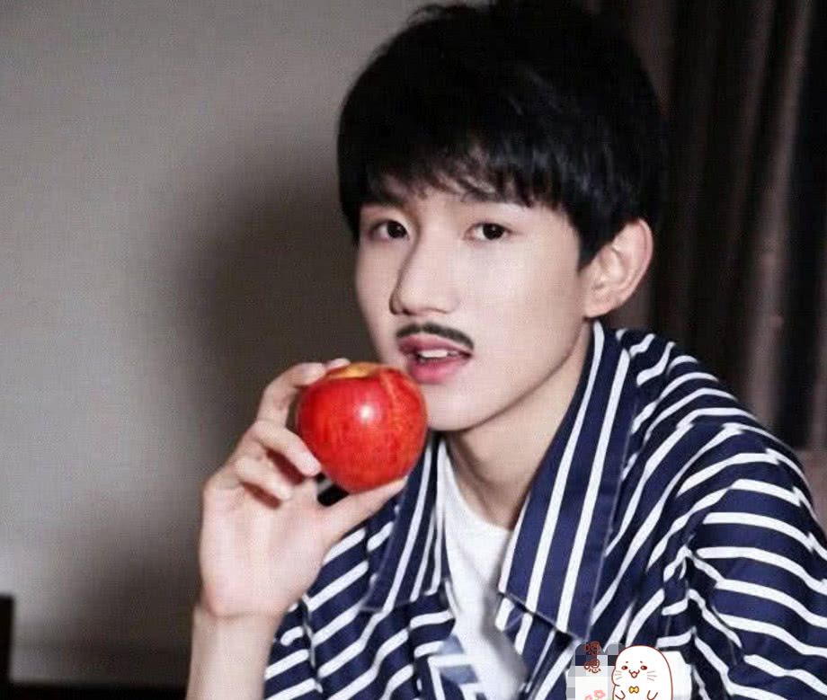 tfboys有胡子什么样?王源王俊凯不是什么,千玺是什么鬼!