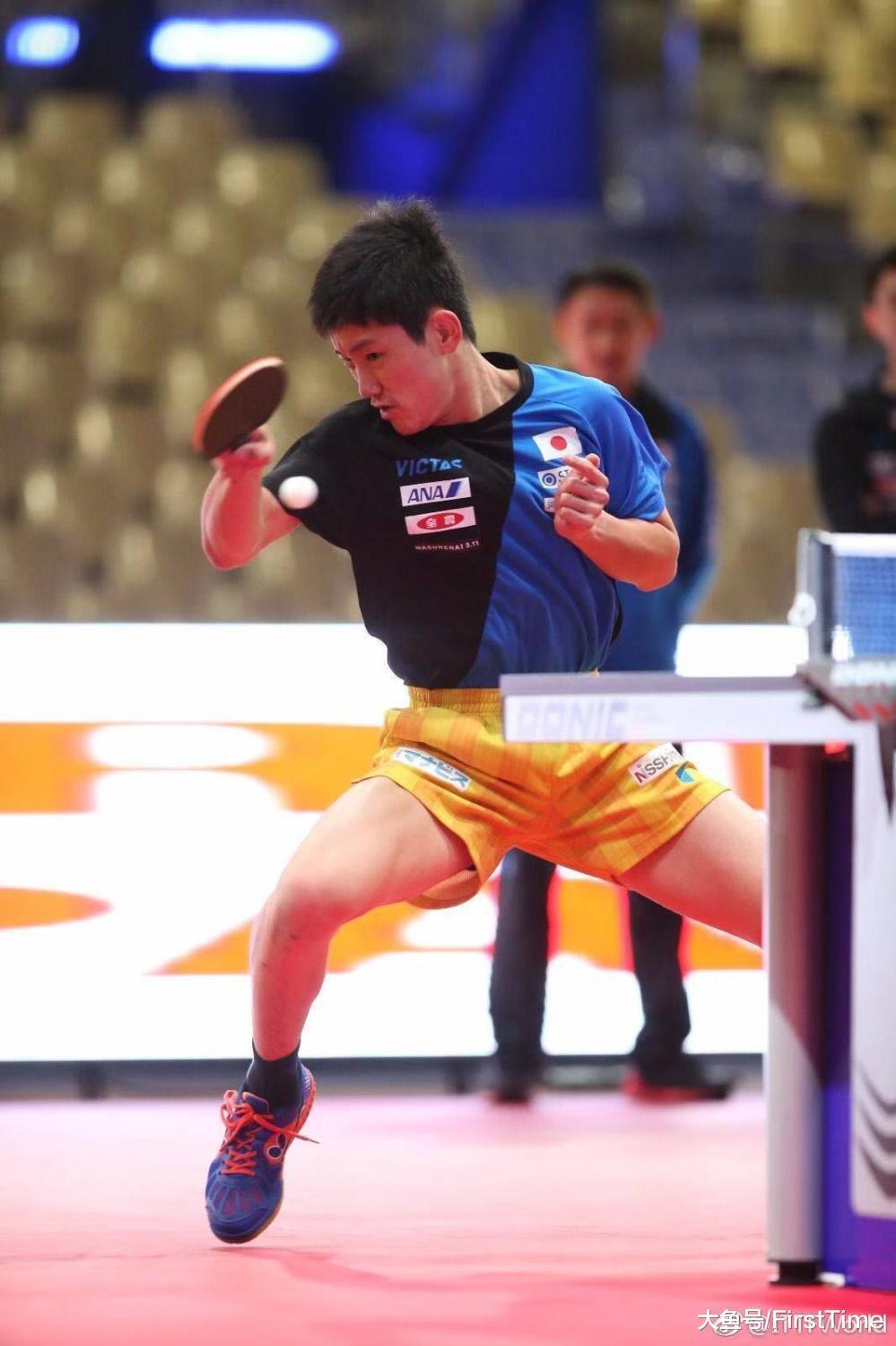 张本智和父亲带队参加世界杯, 张本智和偷瞄国乒训练, 面露杀气!