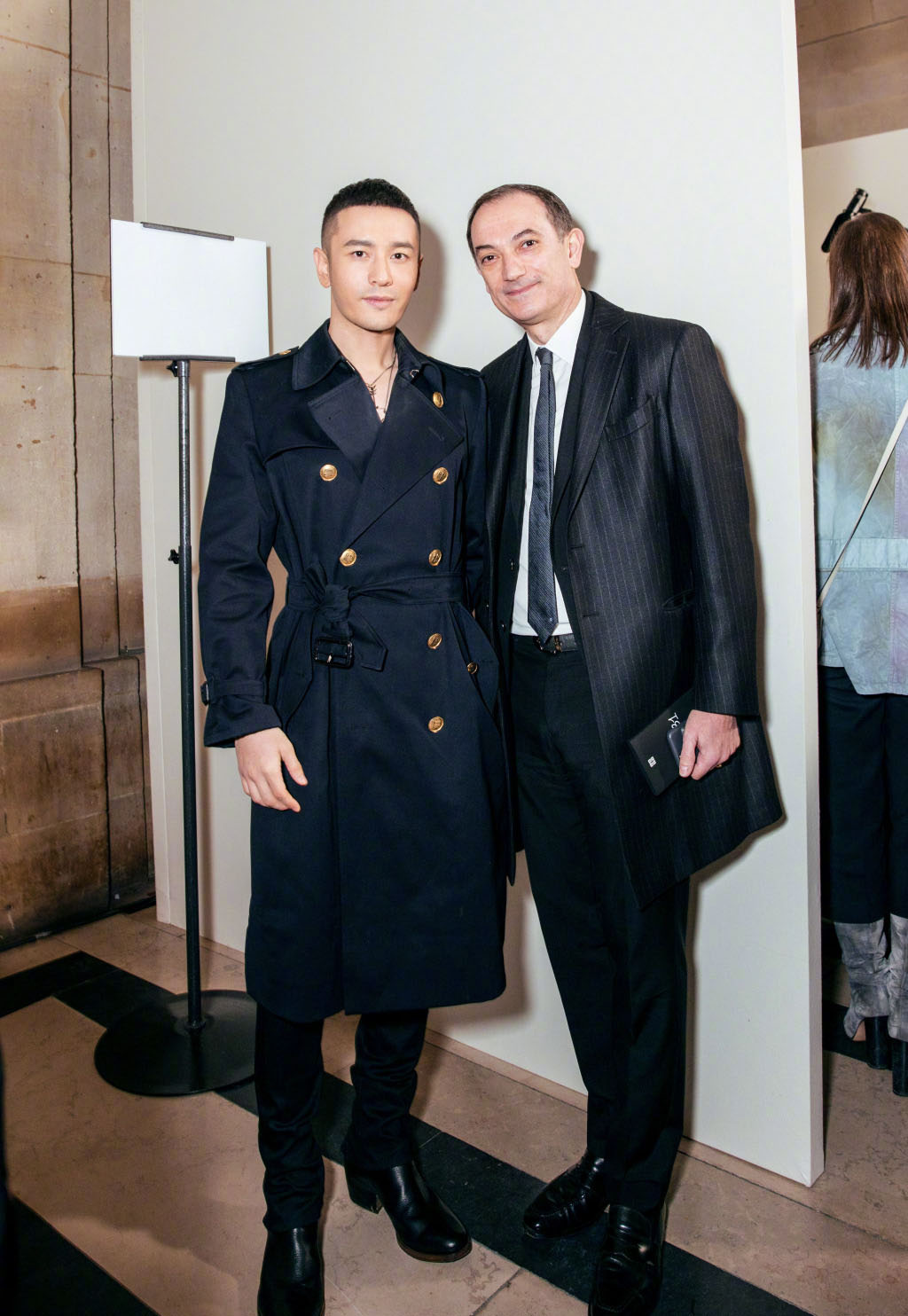 黄晓明剪了寸头,合照刘涛易洋千玺,三人太养眼!