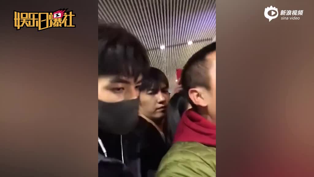 宋威龙机场被认成胡一天