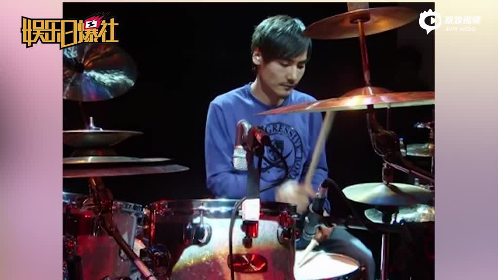 何洁与鼓手刁磊曝恋情