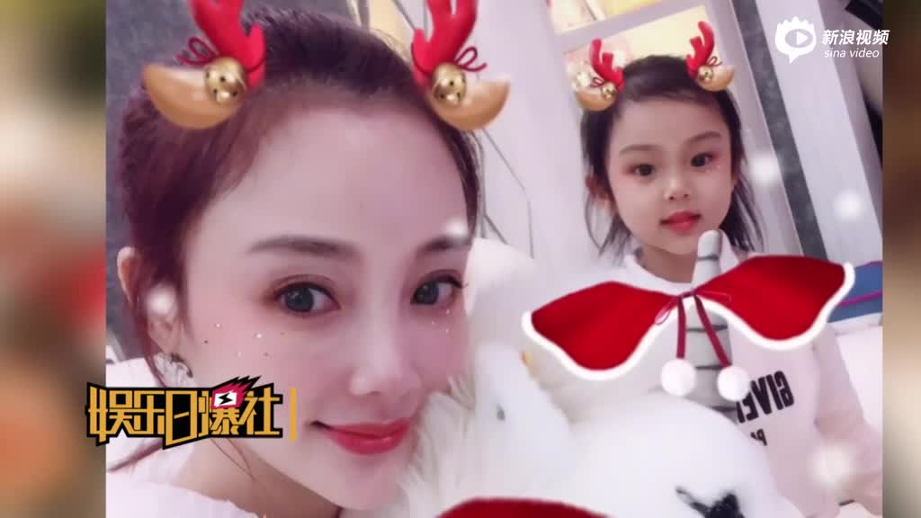 李小璐甜馨母女俩卖萌自拍