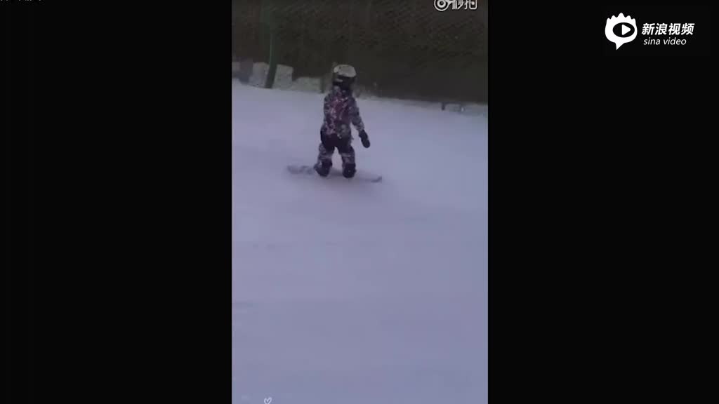 马蓉晒儿子滑雪视频