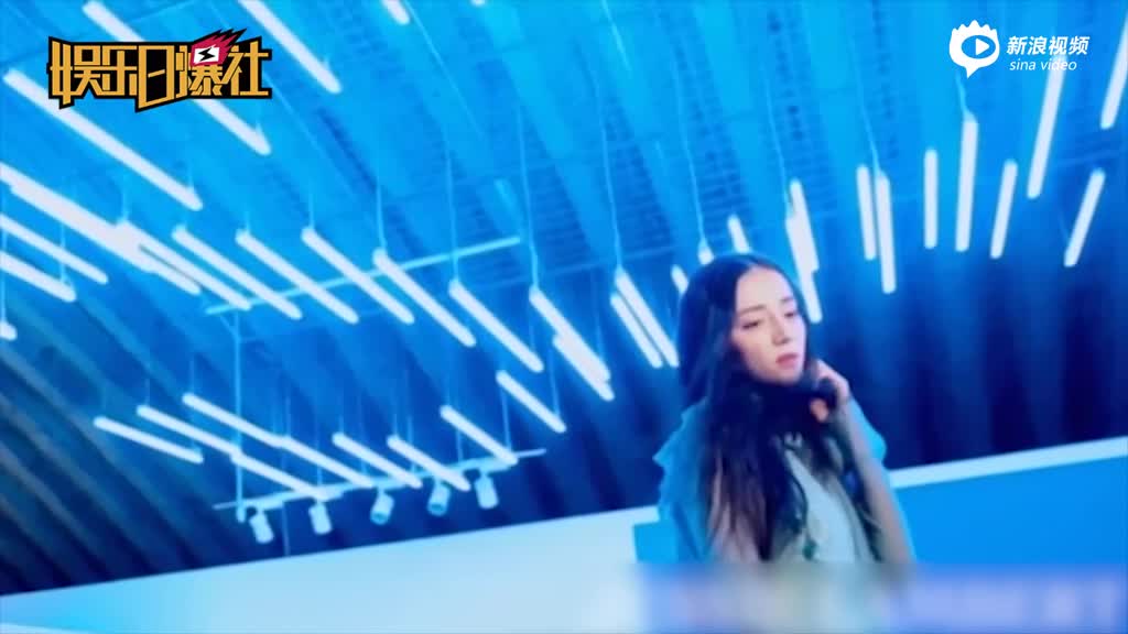 迪丽热巴侧颜照美翻了