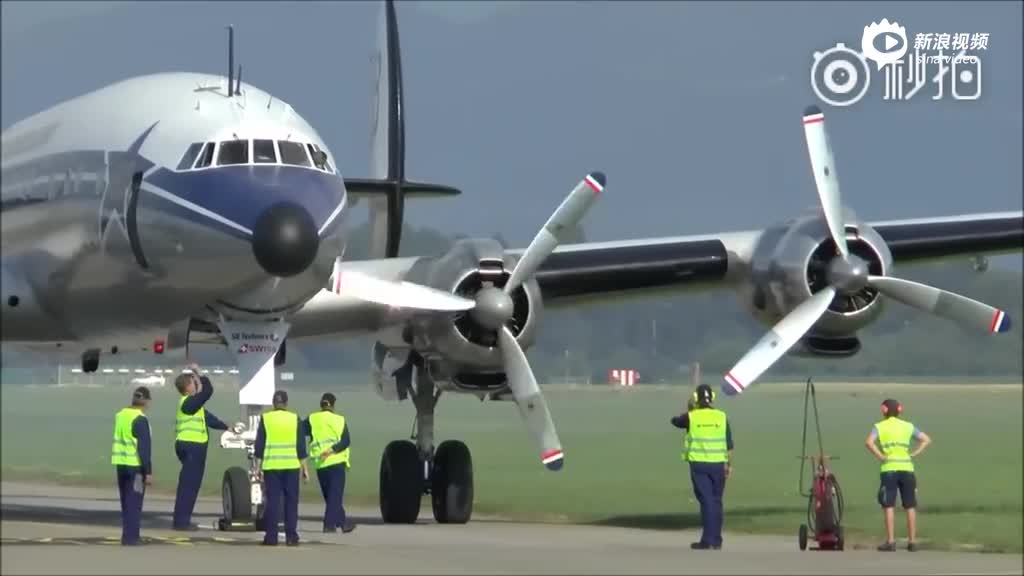 洛克希德l-1049"星座"客机航展上的起飞前准备