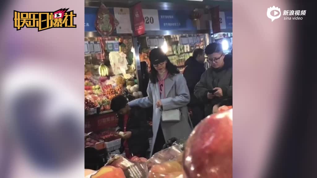 45岁李冰冰素颜买菜被偶遇