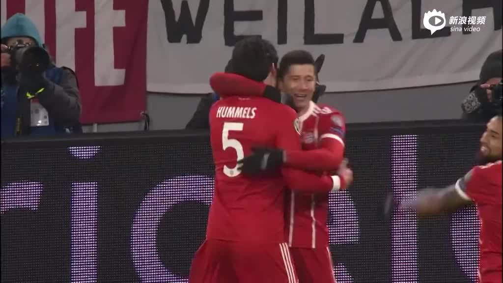 莱万抢先一步补射破门