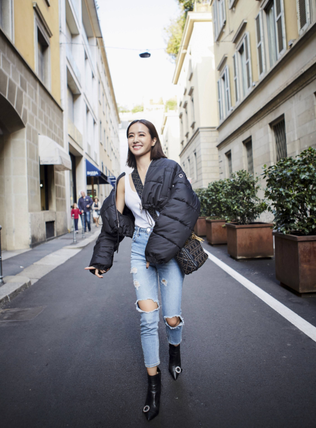 蔡依林春晚惊艳全场,连衣裙将成为夏季爆款,鞋子却"毁"所有