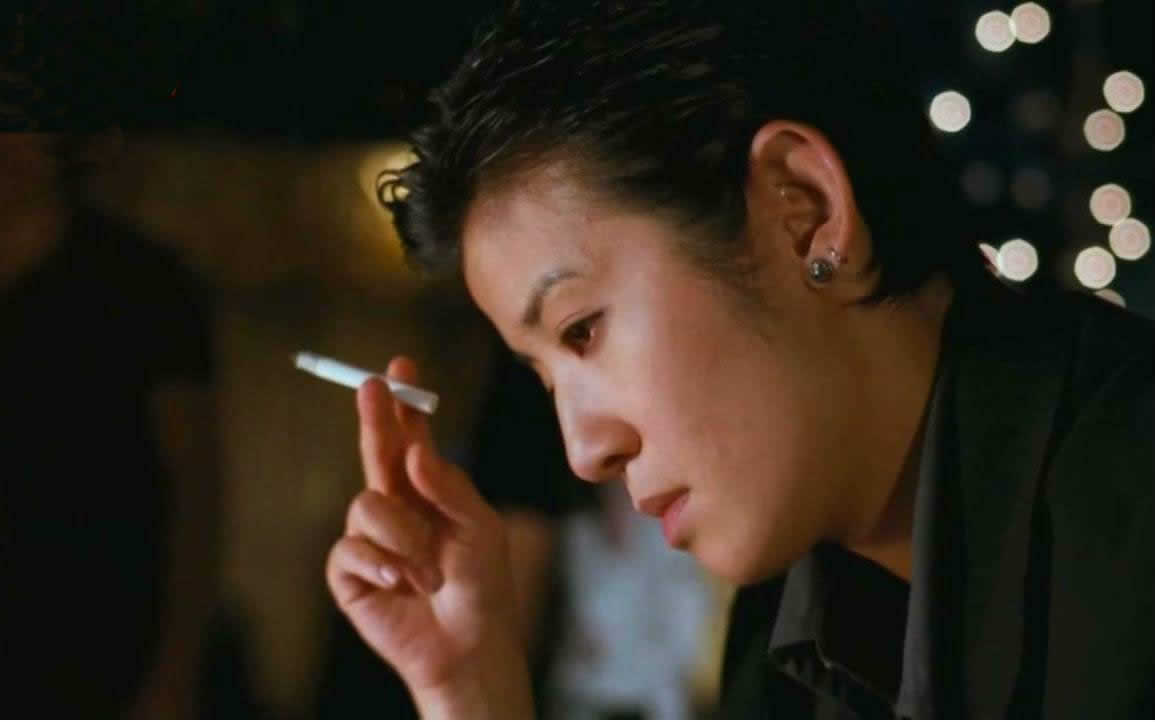 她是洪兴十三妹,和著名导演未婚先孕,孩子都10岁了!