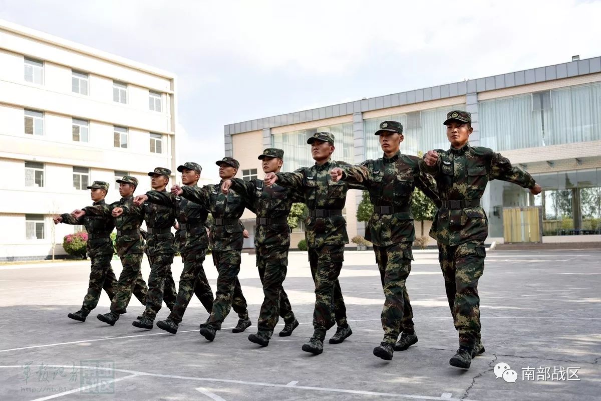 火箭军某部新兵结业考核兵哥哥们爆发惊人的洪荒之力