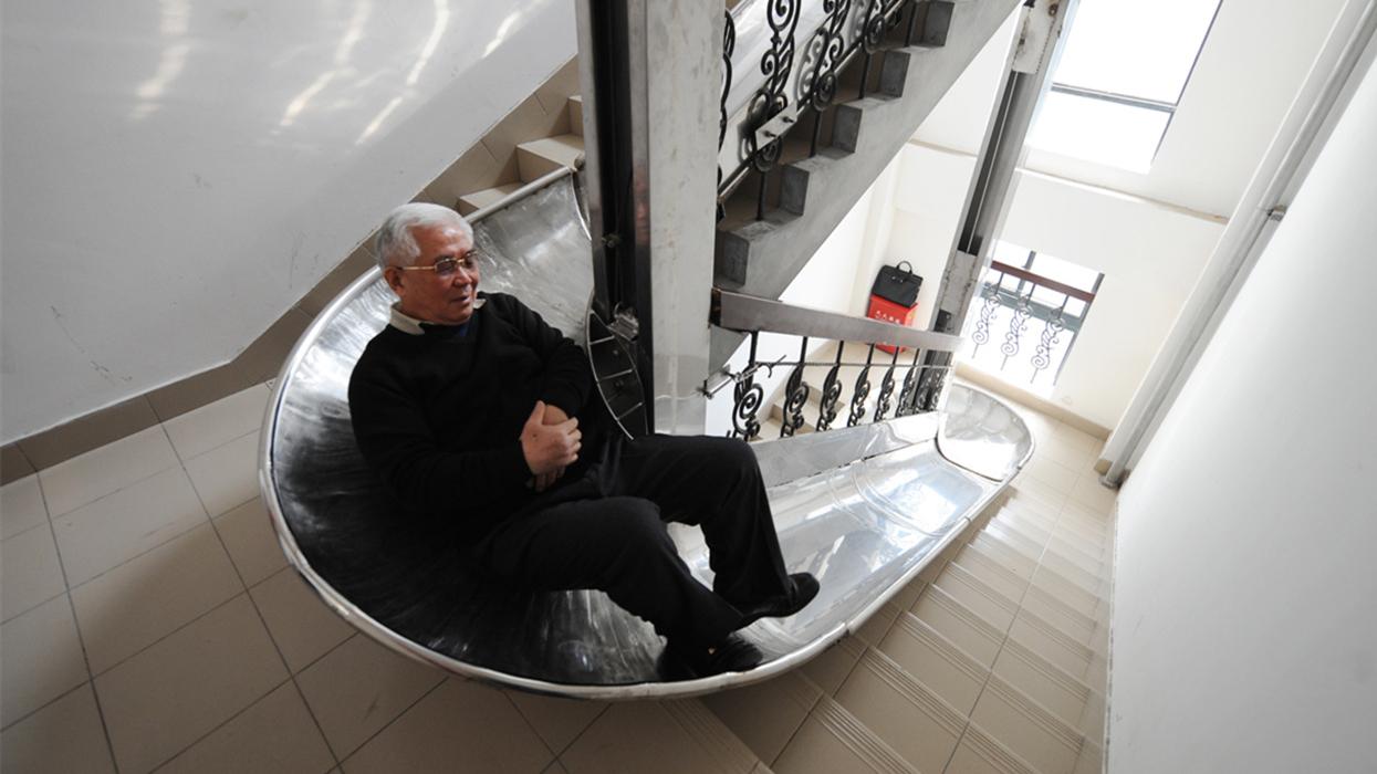 中国老大爷发明的逃生滑梯,获国际专利