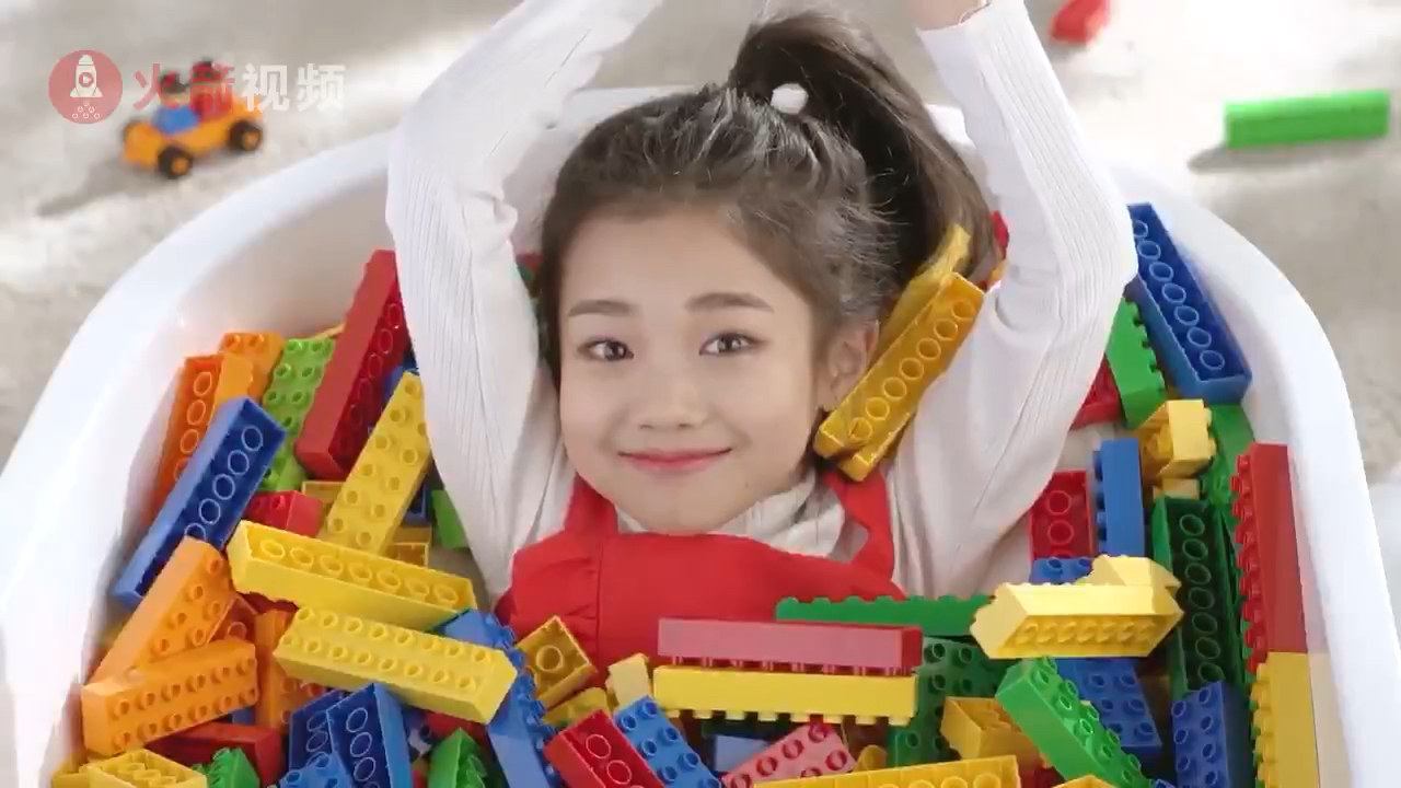 韩国舞蹈小神童"罗夏恩"第一支单曲《so special》的mv出炉!姨.