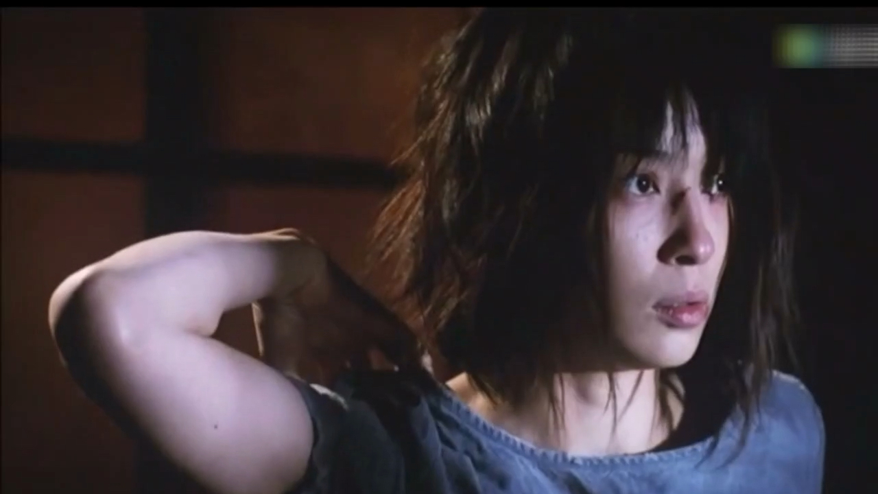 现在正值夏天,喜欢穿长裙子的妹纸可要注意了,千万.