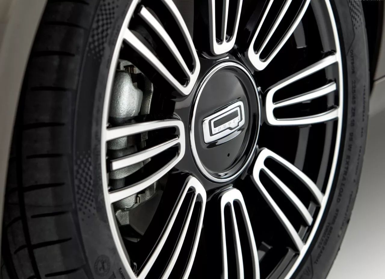 迈凯伦拒绝推SUV？奥迪不再套娃，红旗脱胎换骨了