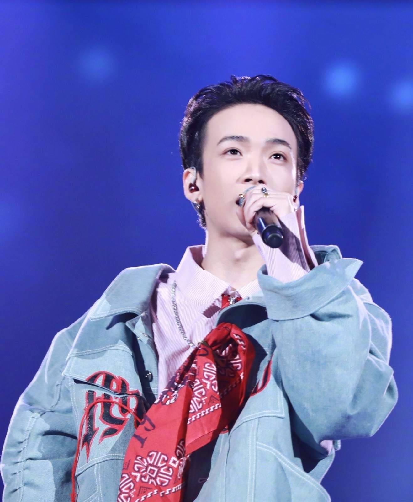 你的男孩tt把脏辫拆了短发的他帅到我腿软