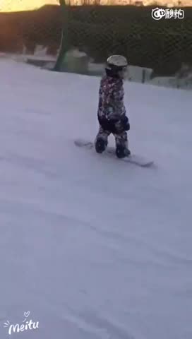 马蓉分享儿子滑雪