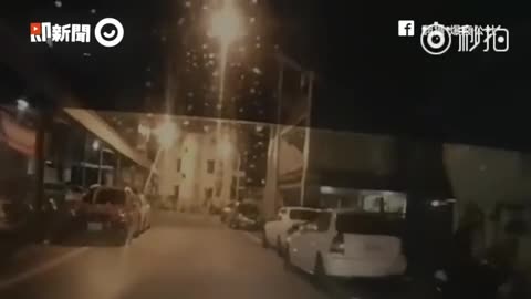 吓人!台湾花莲地震时大楼倒塌影片曝光 2楼变1楼